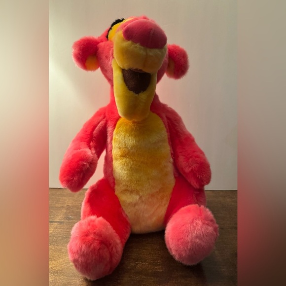 Tigger Hot Pink Plush 14" Ice Cream Winnie The Pooh Tigger Disney Store VTG Rare - Picture 2 of 9